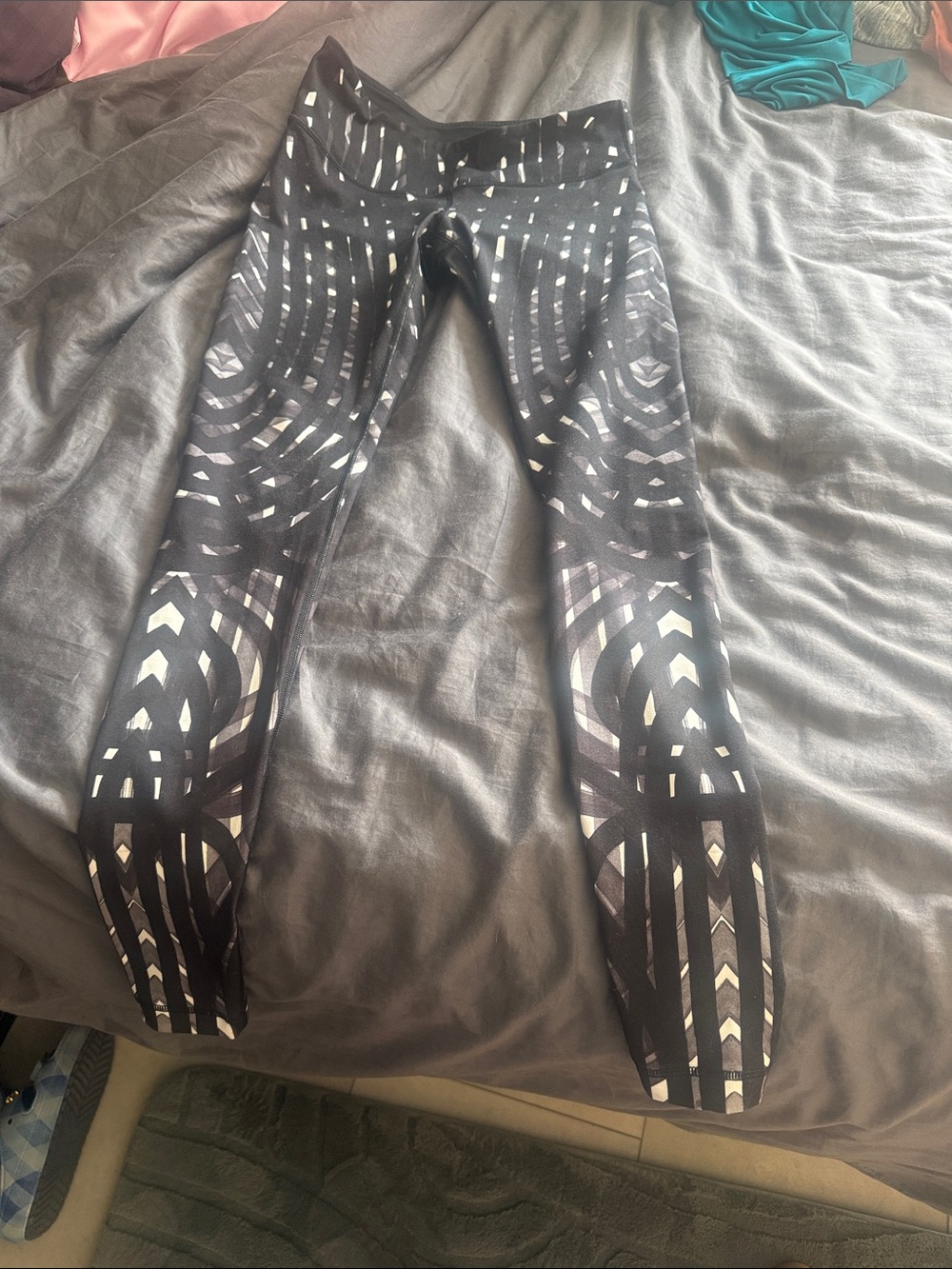 Lululemon black and white Leggings